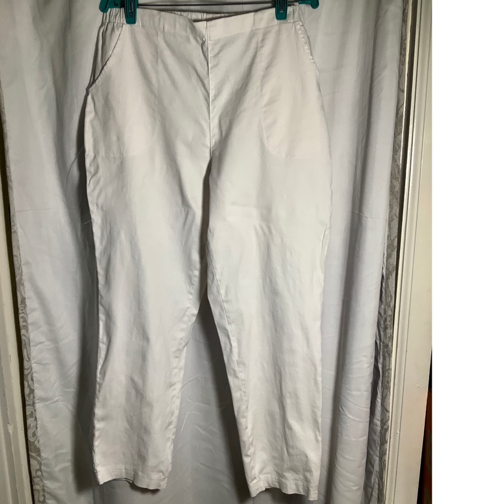 Womens’ White pants with elastic waist